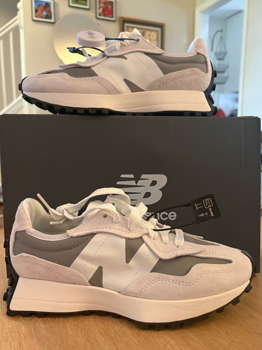 New Balance 327 Sneaker in gray and white
